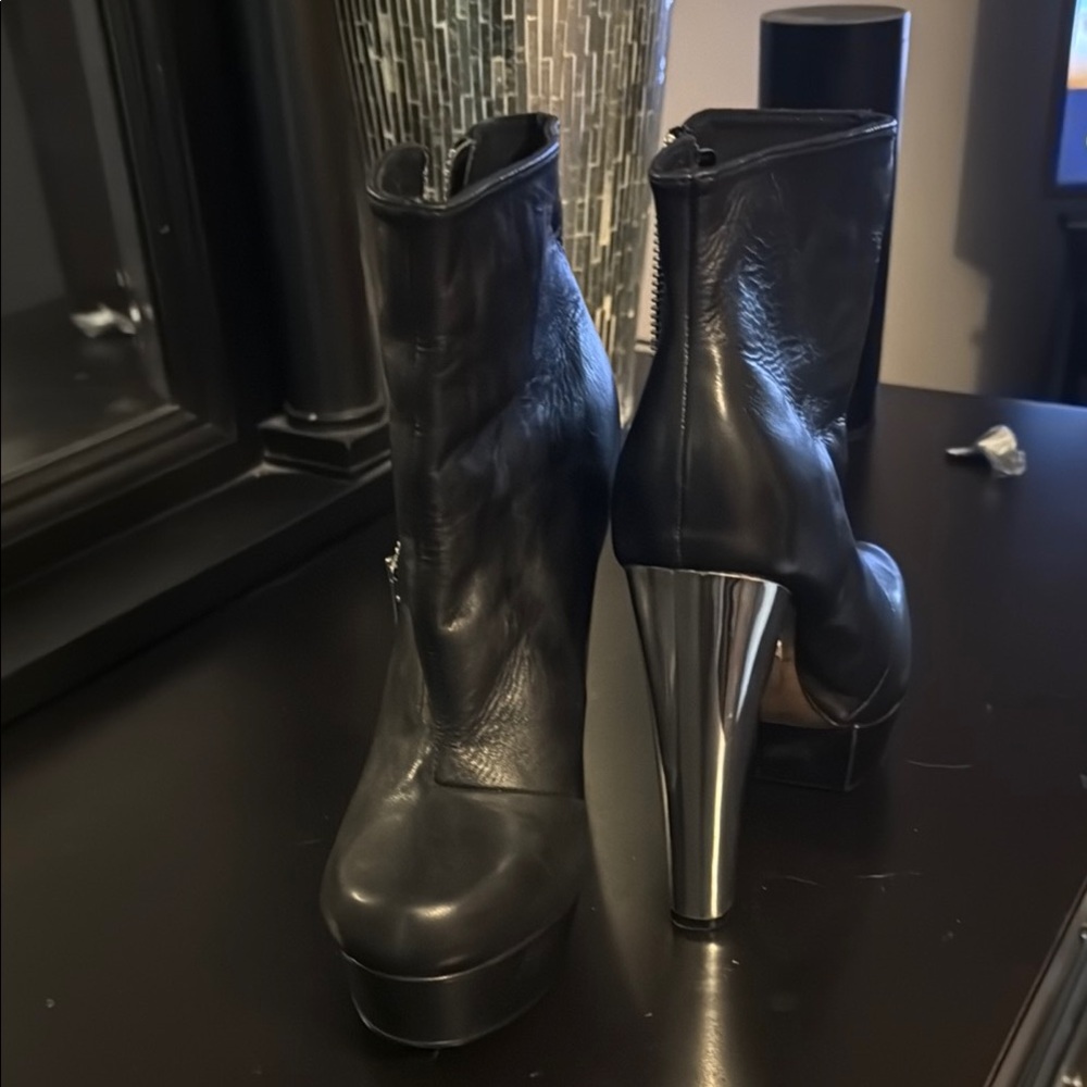Topshop Black Leather Heeled Boots - Picture 4 of 16